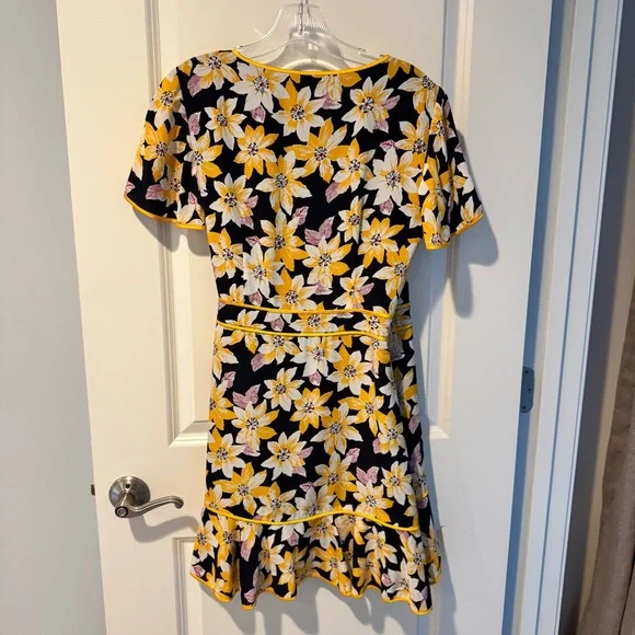 Cinq á Sept Floral Cameron Yellow & White Wrap Dress | Size 4 - Picture 8 of 9
